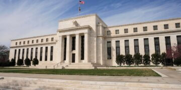 Fed Meets as Mideast Conflict Clouds Economic Picture