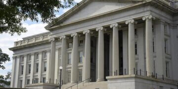 Bond Yields to Ease as Fed Rate Cuts Loom, Poll Shows