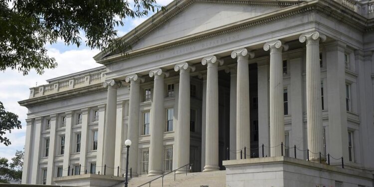 Bond Yields to Ease as Fed Rate Cuts Loom, Poll Shows