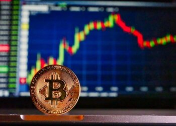 Bitcoin Price Stumbles to $112,301 Ahead of Powell's Jackson Hole Speech